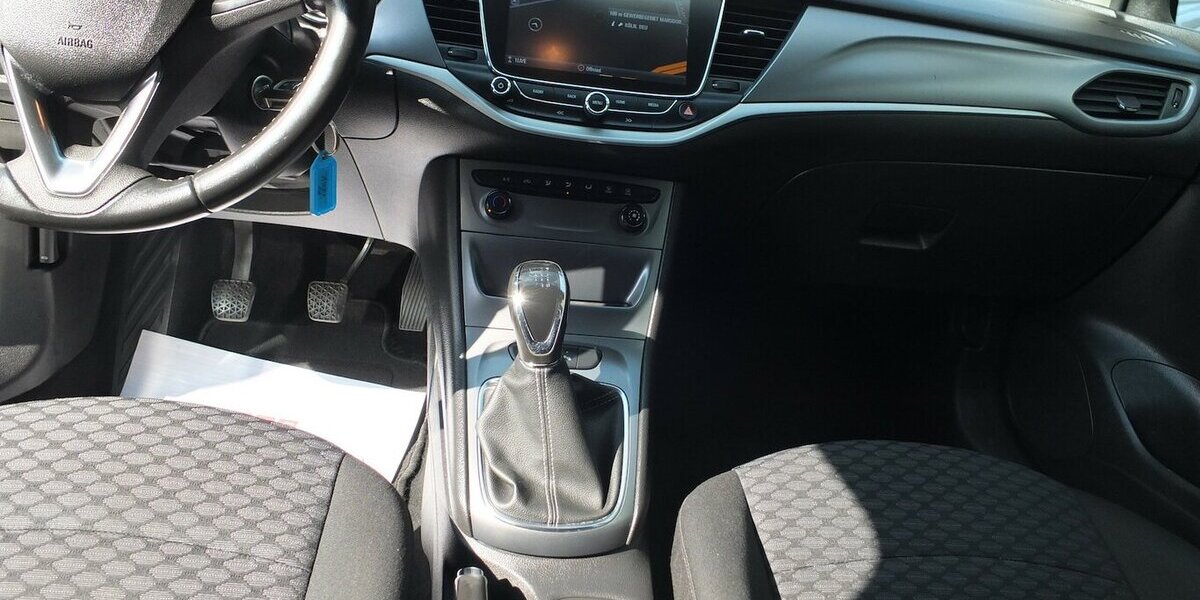 Opel Astra EDITION NAVI KLIMA TEMPOMAT BLUETOOTH 99.125 km 8.908 &euro; Köln 50858