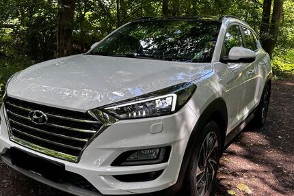 Hyundai TUCSON 71.000 km 16.900 &euro; Köln 51103