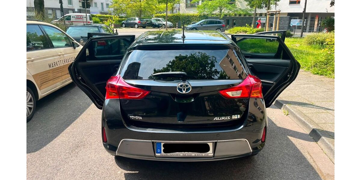 Toyota Auris 126.800 km 10.900 &euro; Köln 50769