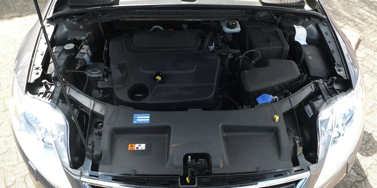 Ford Mondeo 2.0TDCi BUSINESS NAVI XENON PDC AHK BLUETOO 143.215 km 9.908 &euro; Köln 50858