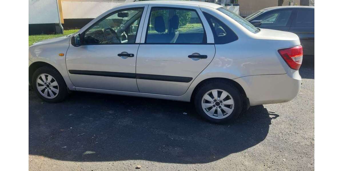 Lada Granta 140.000 km 2.200 &euro; Köln 51145