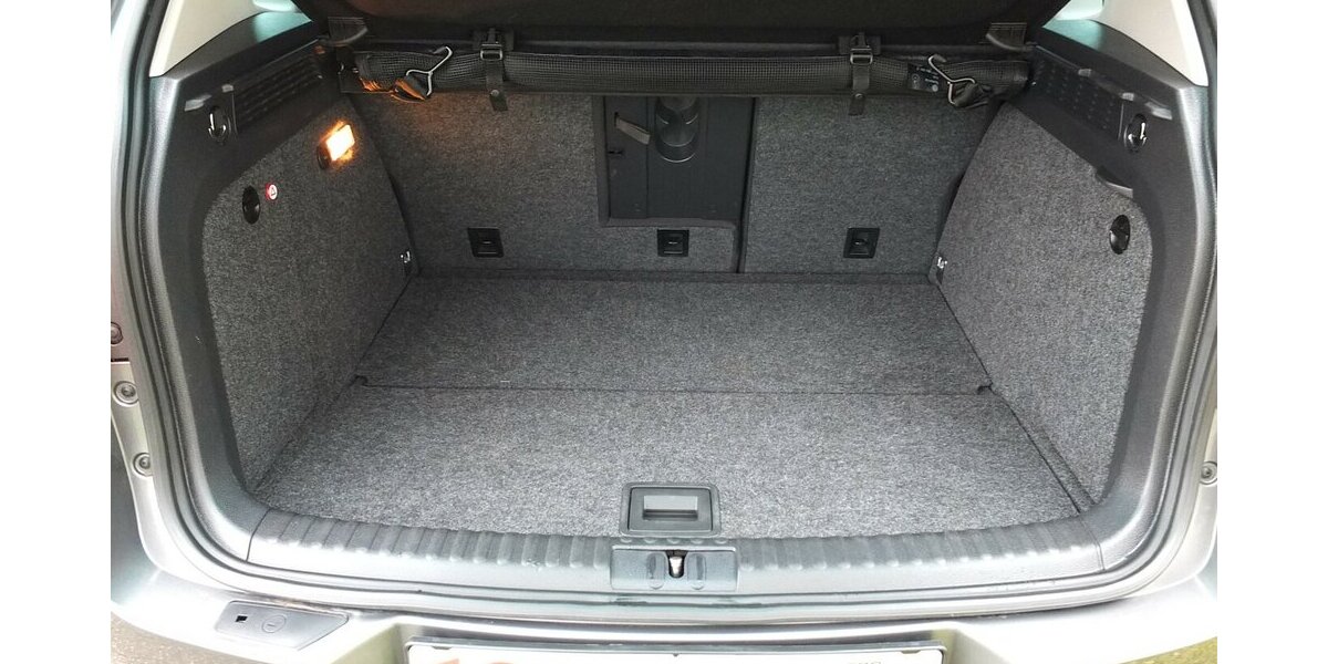 VW Tiguan TEAM orig.ATM ca 52 tkm XENON AHK PARKPILOT 112.432 km 9.698 &euro; Köln 50858