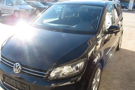 VW Touran 152.000 km 8.300 &euro; Leverkusen 51371