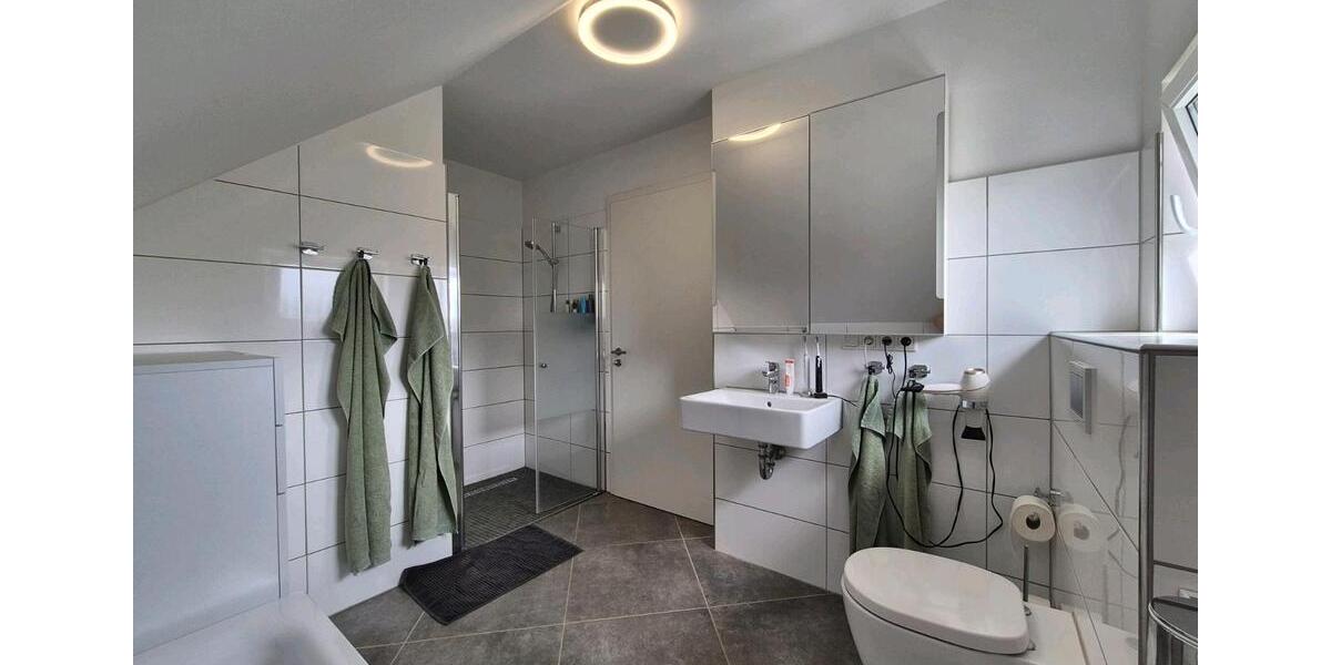 Dachgeschoßwohnung Leichlingen (Rheinland) - 3 Zimmer, 95 m&sup2;, 1.800&euro; | Angebot:26692780