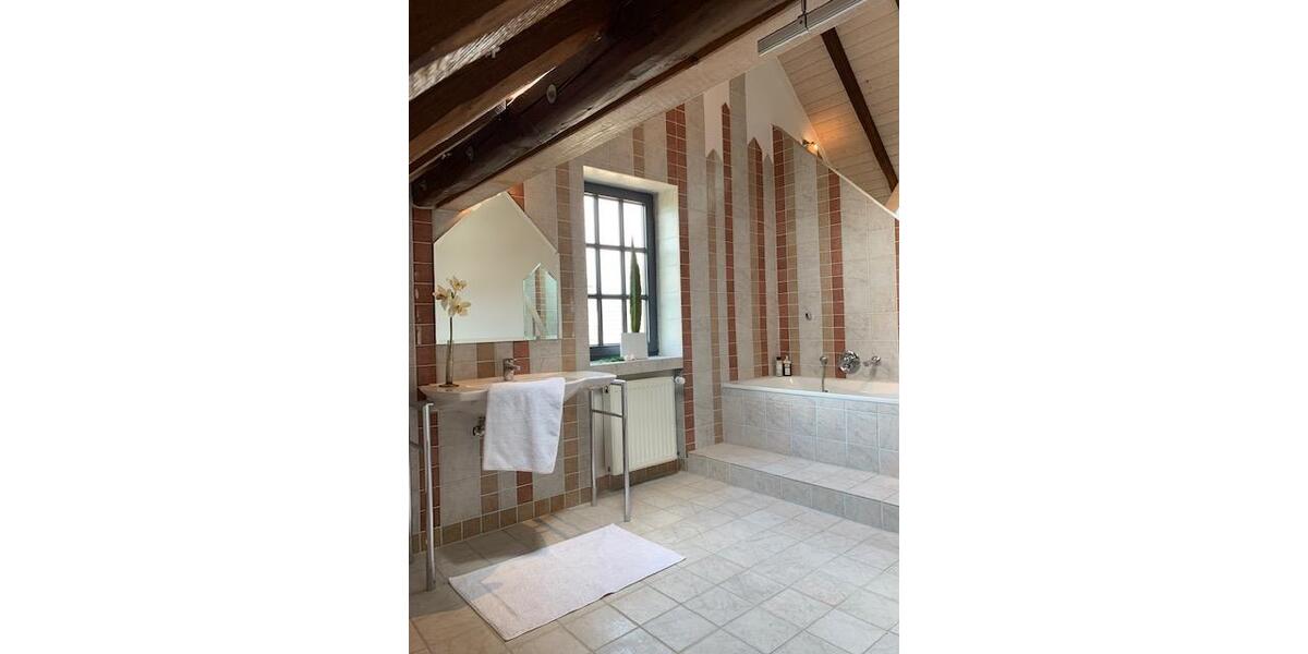 Etagenwohnung Meerbusch - 3 Zimmer, 205 m&sup2;, 1.910&euro; | Angebot:25899126