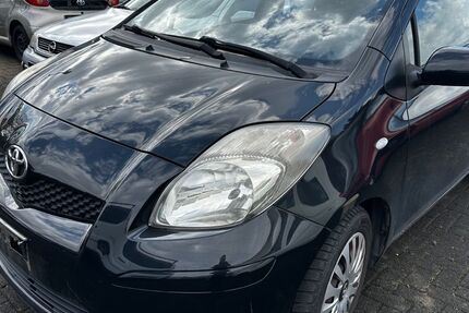 Toyota Yaris 183.000 km 3.999 &euro; Köln 51145