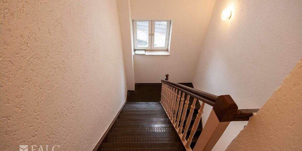 Mehrfamilienhaus, Wohnhaus Frechen Königsdorf - 6 Zimmer, 235 m&sup2;, 400.000&euro; | Angebot:25696385