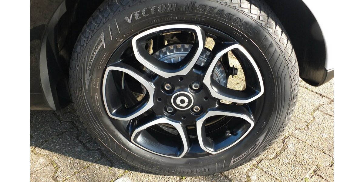 Smart ForTwo electric drive EQ PASSION KLIMAAUTOM SITZHE 35.255 km 10.804 &euro; Köln 50858