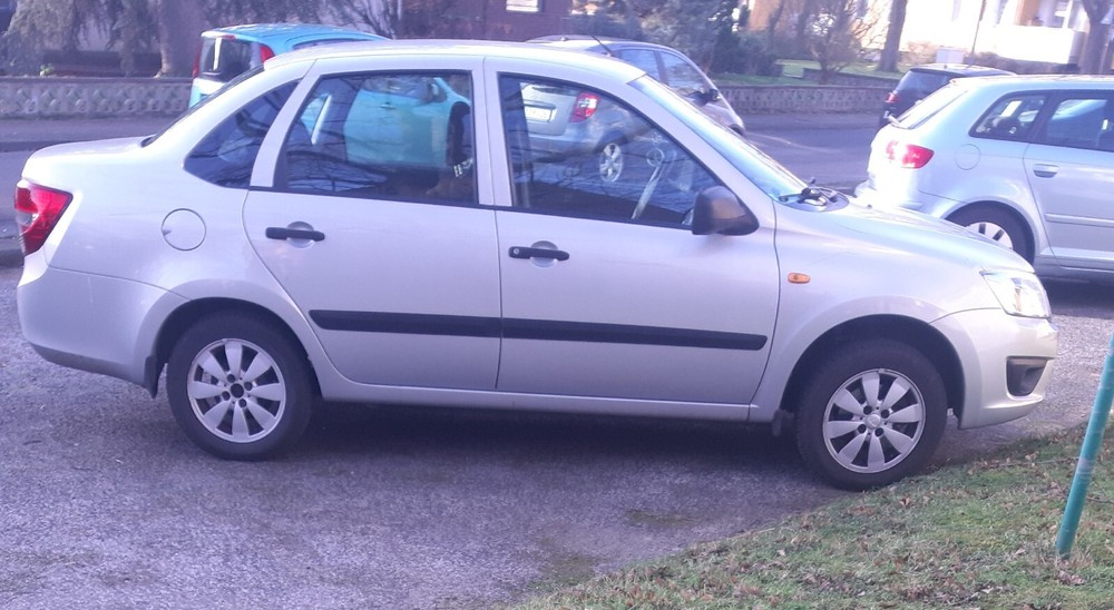 Lada Granta 140.335 km 2.200 &euro; Köln 50667