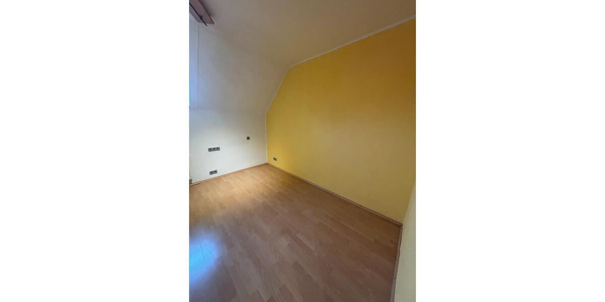 Etagenwohnung Solingen Central - 4 Zimmer, 110 m&sup2;, 1.290&euro; | Angebot:25766915