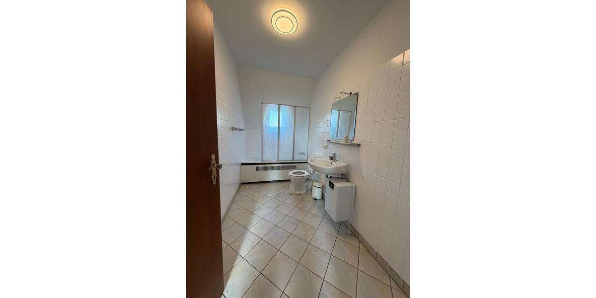 Erdgeschoßwohnung Leverkusen Bergisch Neukirchen - 7 Zimmer, 160 m&sup2;, 3.000&euro; | Angebot:25616673