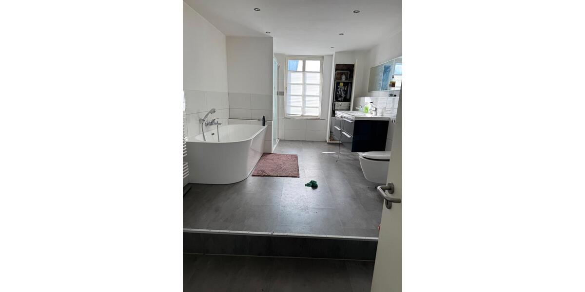 Erdgeschoßwohnung Solingen Höhscheid - 9 Zimmer, 309 m&sup2;, 199.000&euro; | Angebot:26621221