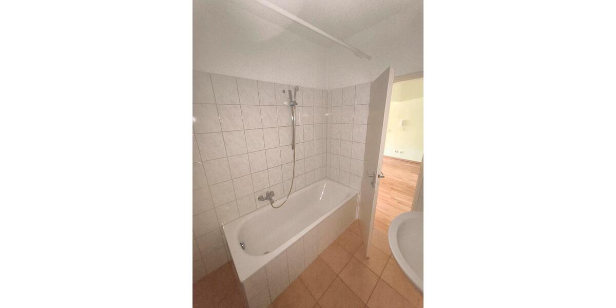 Dachgeschoßwohnung Düsseldorf Stadtbezirk 9 - 3 Zimmer, 65 m&sup2;, 650&euro; | Angebot:26688510