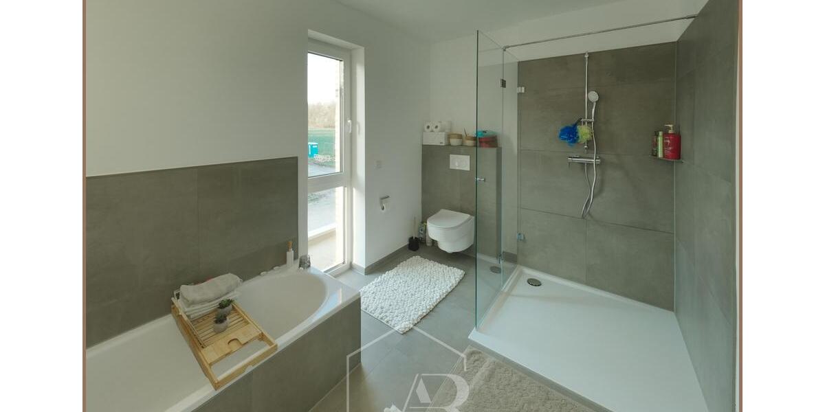 Etagenwohnung Bergheim - 3 Zimmer, 102 m&sup2;, 1.380&euro; | Angebot:25962702