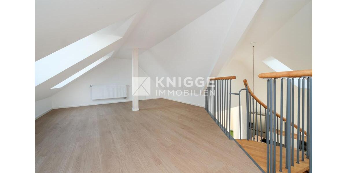 Dachgeschoßwohnung Bergisch Gladbach - 5 Zimmer, 129 m&sup2;, 1.556&euro; | Angebot:25856193