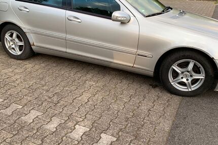 Mercedes-Benz C 200 233.721 km 1.350 &euro; Köln 50767