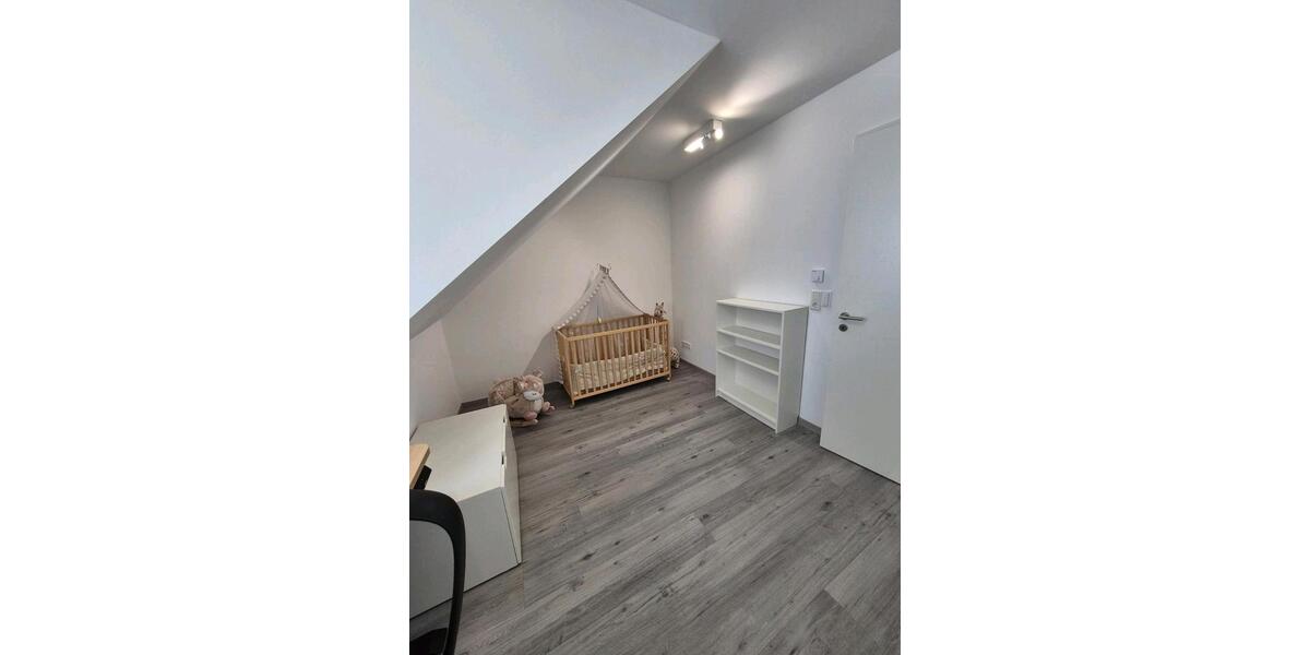 Dachgeschoßwohnung Leichlingen (Rheinland) - 3 Zimmer, 95 m&sup2;, 1.800&euro; | Angebot:26692780
