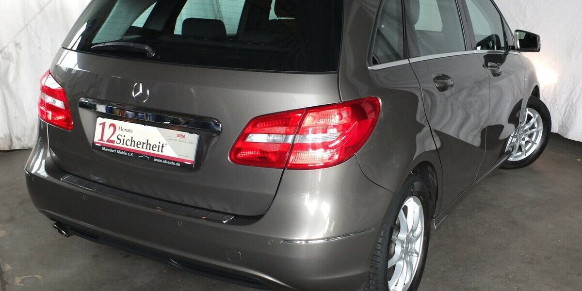 Mercedes-Benz B 180 NAVI EINPARKHILFE SHZ START-STOP 133.214 km 8.998 &euro; Köln 50858