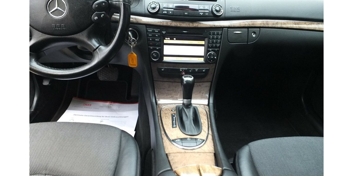 Mercedes-Benz E 230 T AVANTGARDE COMAND EL.DACH/HECKKLAPPE PTS 162.511 km 11.704 &euro; Köln 50858