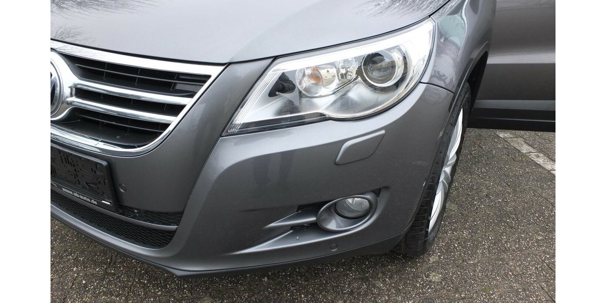 VW Tiguan TEAM orig.ATM ca 52 tkm XENON AHK PARKPILOT 112.432 km 9.698 &euro; Köln 50858