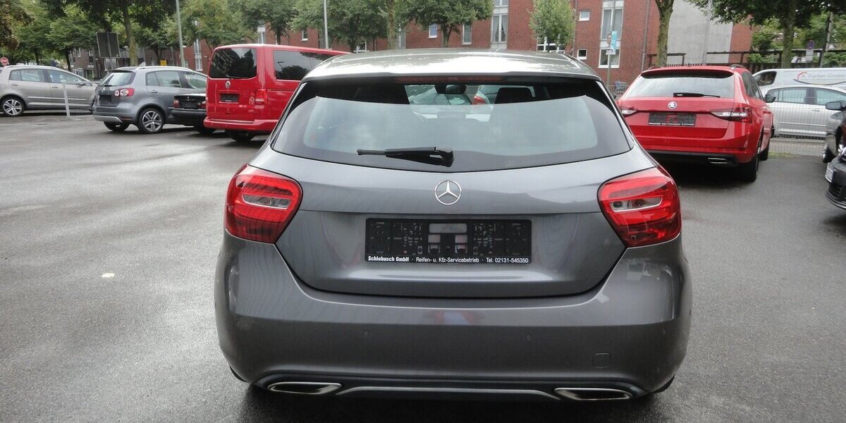 Mercedes-Benz A 180 Urban Autom.Navi Klima PDC SHZ 2.Hd S.Heft 69.000 km 15.999 &euro; Neuss 41462