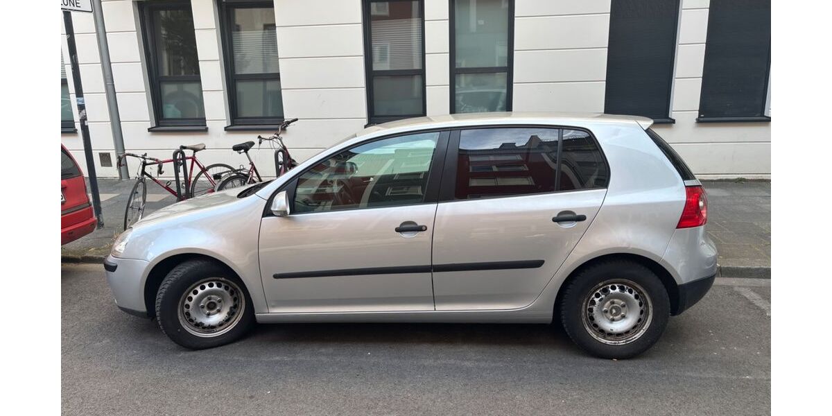 VW Golf 96.000 km 2.200 &euro; Köln 50672
