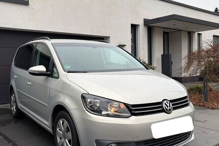 VW Touran 73.000 km 8.900 &euro; Köln 50674
