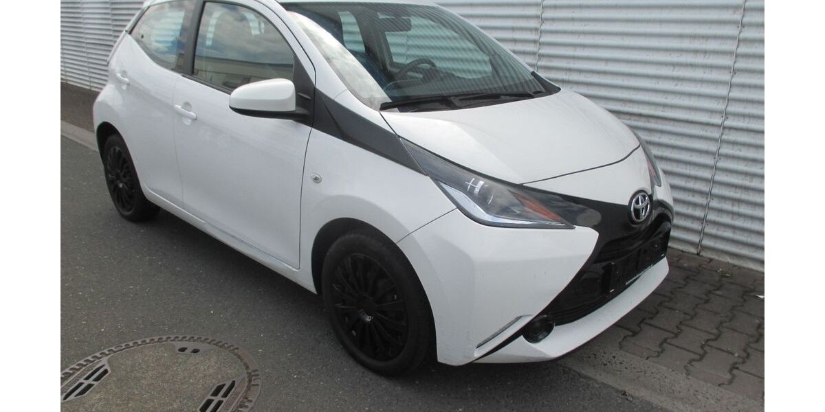 Toyota Aygo (X) 144.950 km 5.988 &euro; Köln 50933