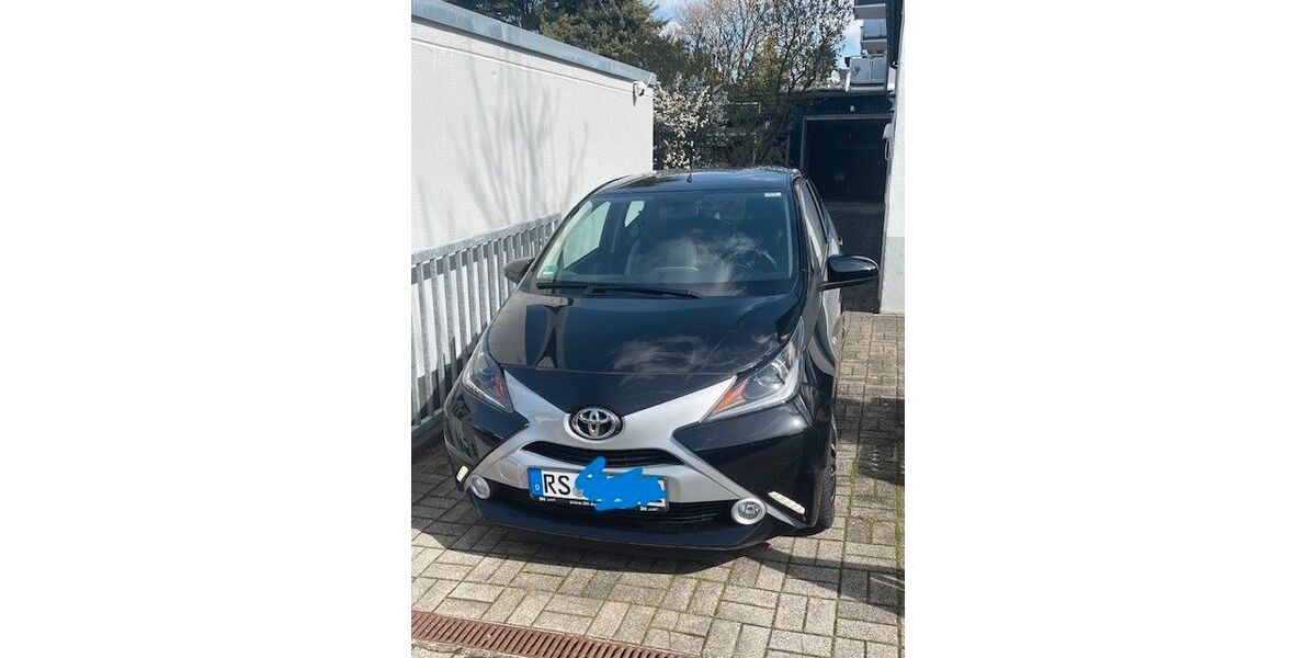 Toyota Aygo (X) 14.000 km 10.900 &euro; Remscheid 42859