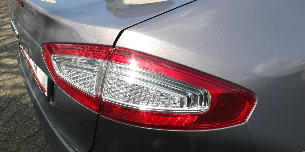 Ford Mondeo 2.0TDCi BUSINESS NAVI XENON PDC AHK BLUETOO 143.215 km 9.908 &euro; Köln 50858