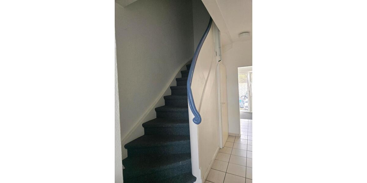 Dachgeschoßwohnung Brühl - 1 Zimmer, 110 m&sup2;, 600&euro; | Angebot:25920077