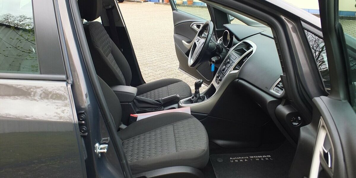 Opel Astra ACTIVE KLIMAANLAGE 17 ZOLL LMF TEMPOMAT 92.855 km 7.250 &euro; Köln 50858