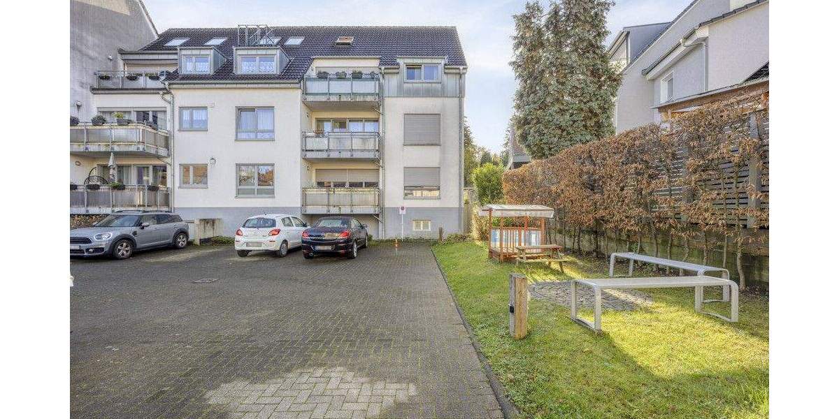 Top gepflegtes Neun-Familienhaus in guter Lage von Bergisch-Gladbach - Mehrfamilienhaus, Wohnhaus Bergisch Gladbach Gladbach | Angebot:23973693