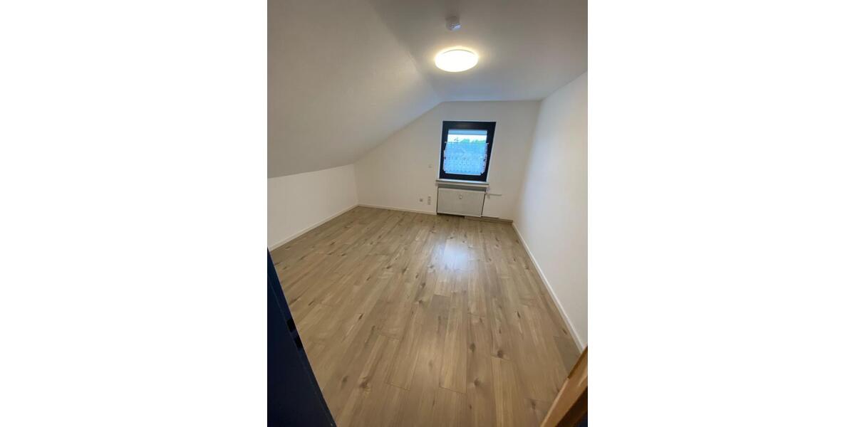 Dachgeschoßwohnung Wermelskirchen - 2 Zimmer, 35 m&sup2;, 350&euro; | Angebot:25850356