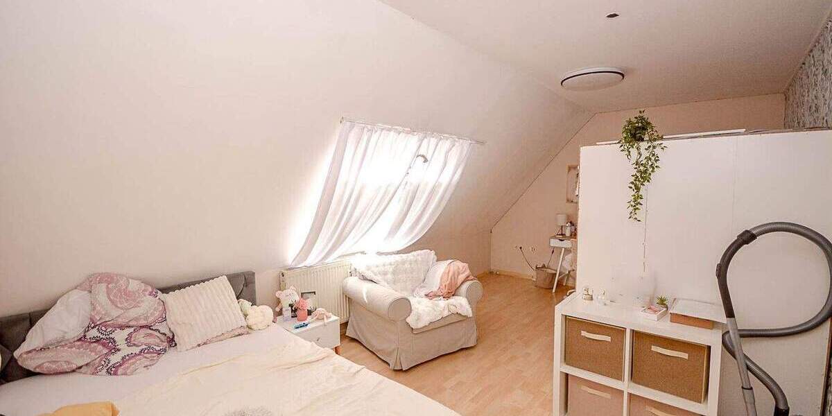 Etagenwohnung Brühl - 4 Zimmer, 124 m&sup2;, 330.000&euro; | Angebot:25748332