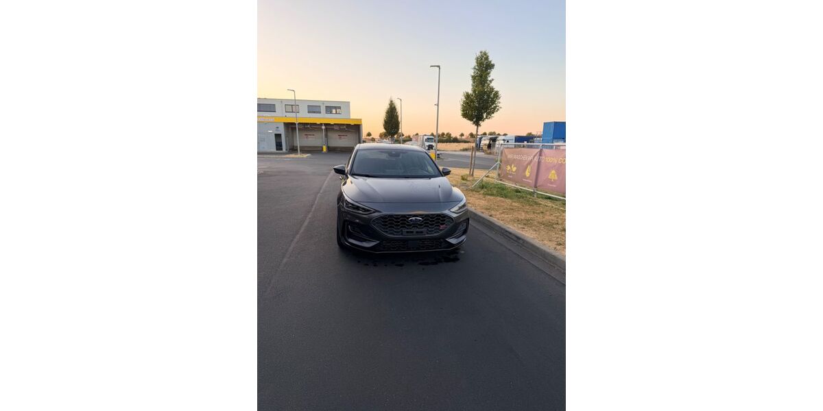 Ford Focus 10.500 km 33.999 &euro; Dormagen 41539