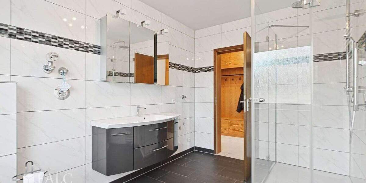 Etagenwohnung Köln Merheim - 5 Zimmer, 146 m&sup2;, 449.000&euro; | Angebot:25696527