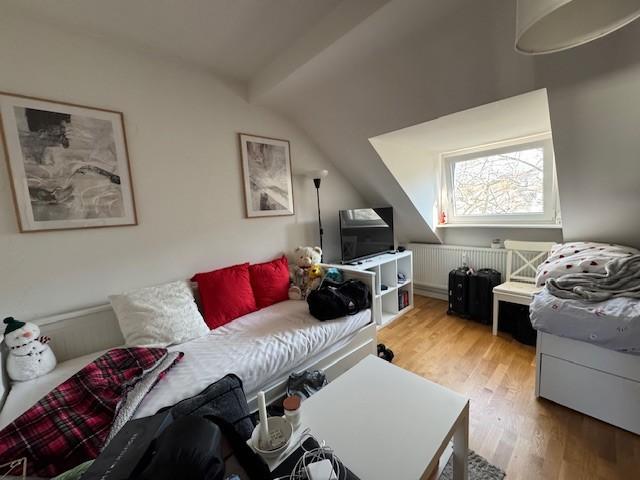 Dachgeschoßwohnung Düsseldorf Derendorf - 1 Zimmer, 33 m&sup2;, 531&euro; | Angebot:25880788