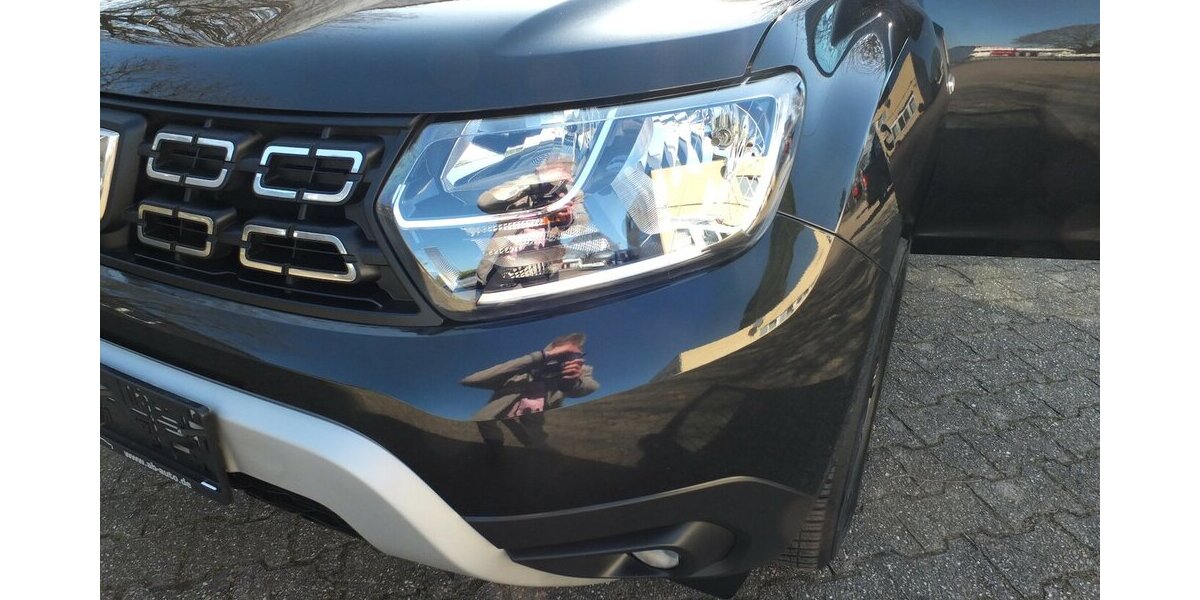 Dacia Duster II CELEBRATION HYBRID NAVI KAMERA 17 ZOLL 63.155 km 12.704 &euro; Köln 50858