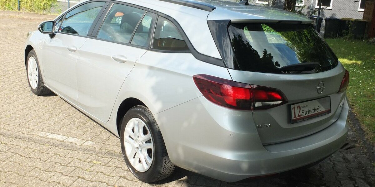 Opel Astra EDITION NAVI KLIMA TEMPOMAT BLUETOOTH 99.125 km 8.908 &euro; Köln 50858