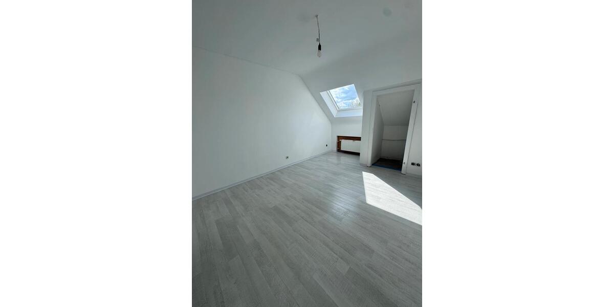Etagenwohnung Burscheid - 4 Zimmer, 125 m&sup2;, 1.450&euro; | Angebot:25961222