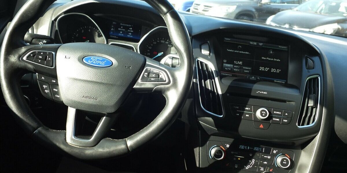 Ford Focus TITANIUM NAVI KLIMAAUTOMATIK EINPARKHILFE 134.288 km 7.798 &euro; Köln 50858