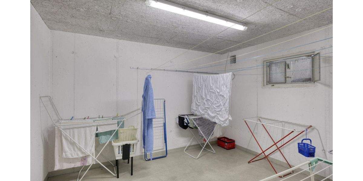 Top gepflegtes Neun-Familienhaus in guter Lage von Bergisch-Gladbach - Mehrfamilienhaus, Wohnhaus Bergisch Gladbach Gladbach | Angebot:23973693