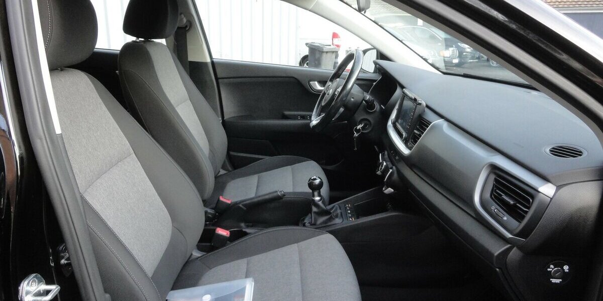 Kia Stonic 1,2 Edition7- Klima SHZ PDC Alu 33Tk,1 Hd 33.000 km 13.499 &euro; Neuss 41462
