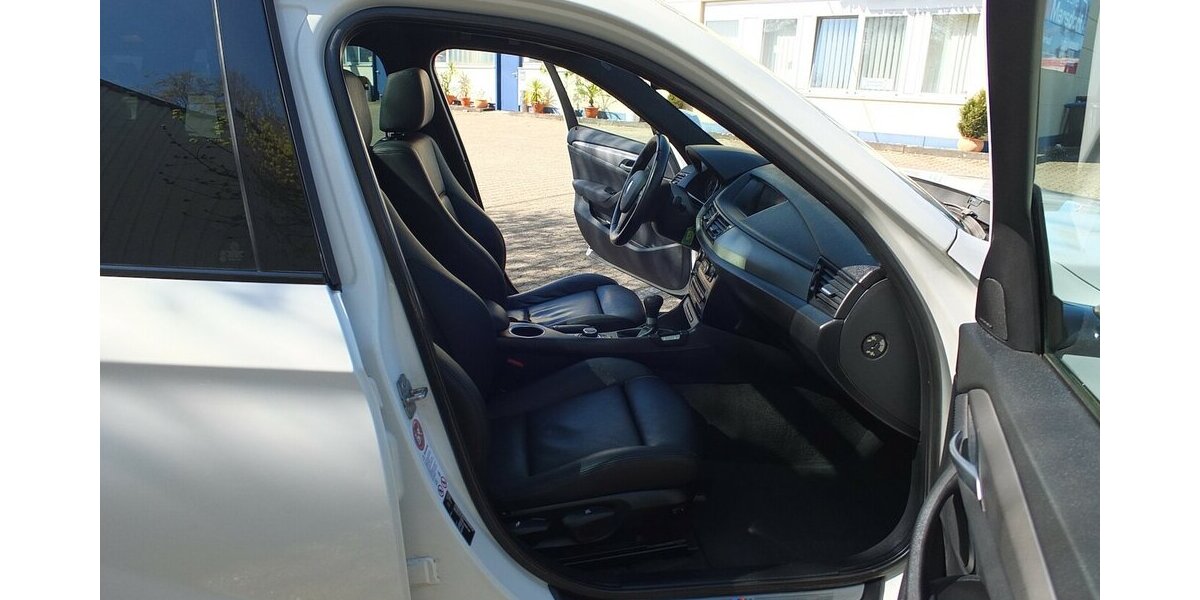 BMW X1 16 d sDrive LEDER XENON NAVI PANORAMA M-SPORTPA 133.459 km 12.804 &euro; Köln 50858