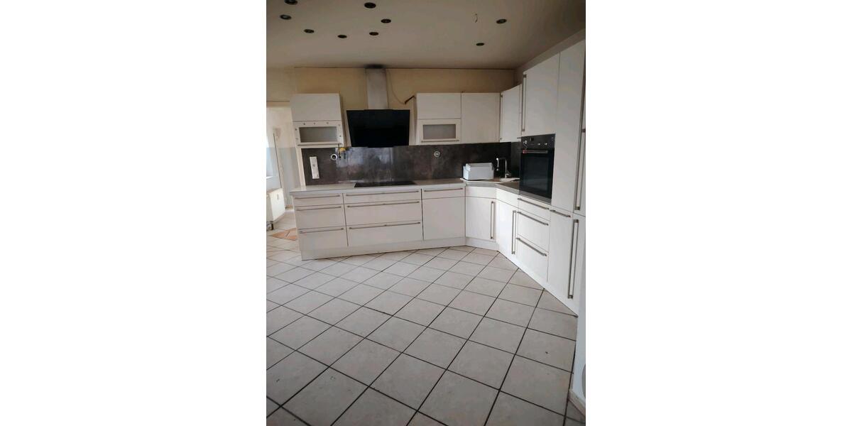 Erdgeschoßwohnung Elsdorf - 4 Zimmer, 135 m&sup2;, 1.750&euro; | Angebot:26030057