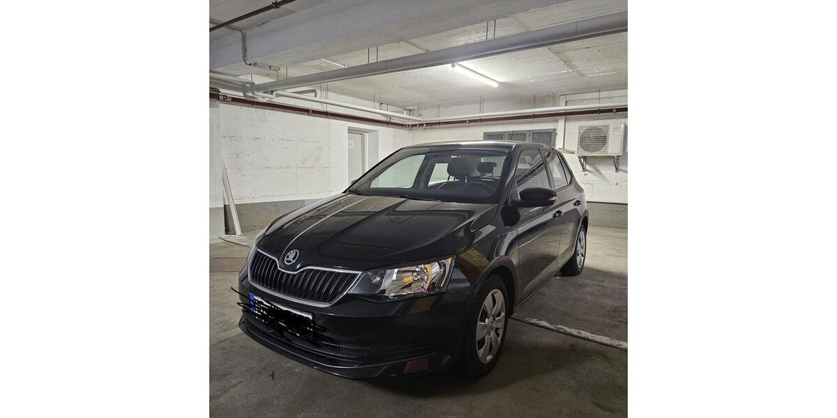 Skoda Fabia 52.200 km 8.300 &euro; Düsseldorf 40212