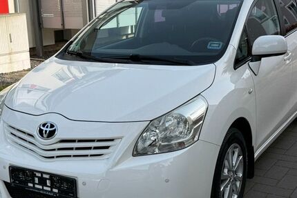 Toyota Verso 155.000 km 6.940 &euro; Düsseldorf 40468