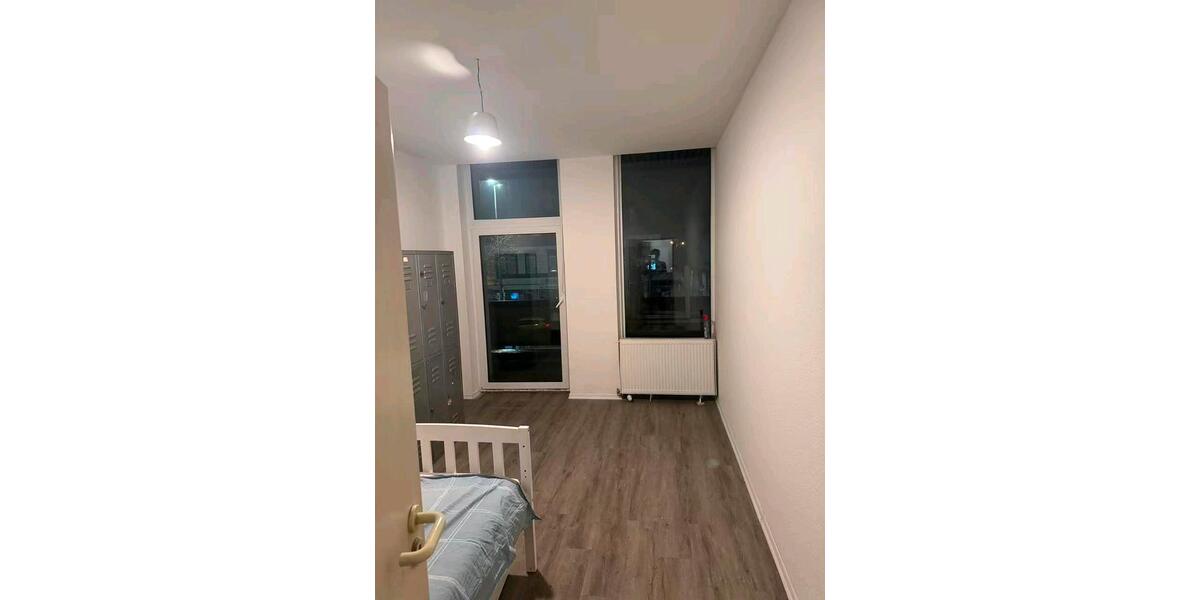 Etagenwohnung Hilden - 4.5 Zimmer, 150 m&sup2;, 1.500&euro; | Angebot:25830510