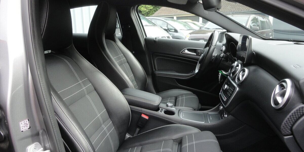 Mercedes-Benz A 180 Urban Autom.Navi Klima PDC SHZ 2.Hd S.Heft 69.000 km 15.999 &euro; Neuss 41462